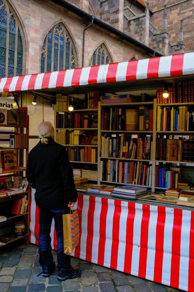 pages-in-the-wind-mobile-book-store